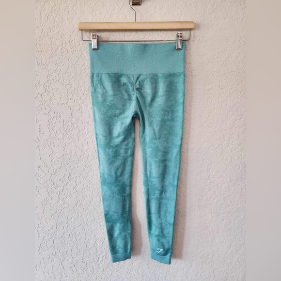 Gymshark Pants - Gymshark Blue camo leggings Size small